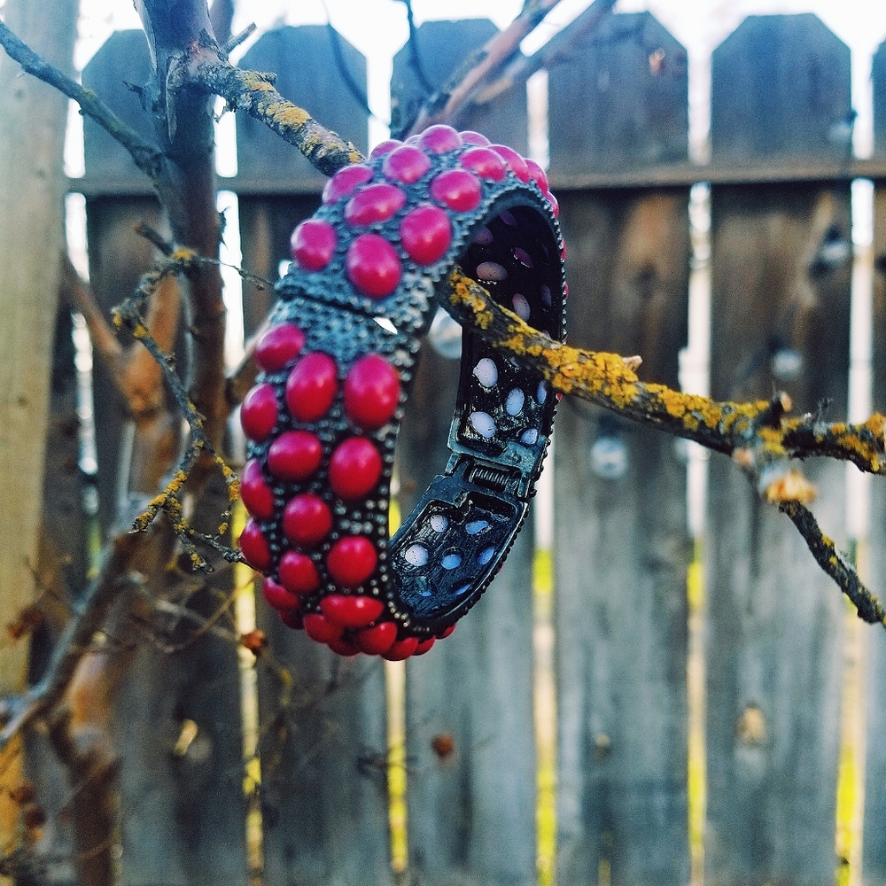 Vintage Magenta Cabachon Clamp Bracelet - Picture 3 of 9